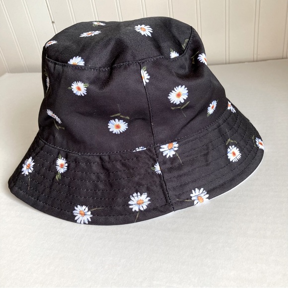 NWOT Alice + Olivia by Stacey Bendet Reversible Floral Hat. - Picture 3 of 14